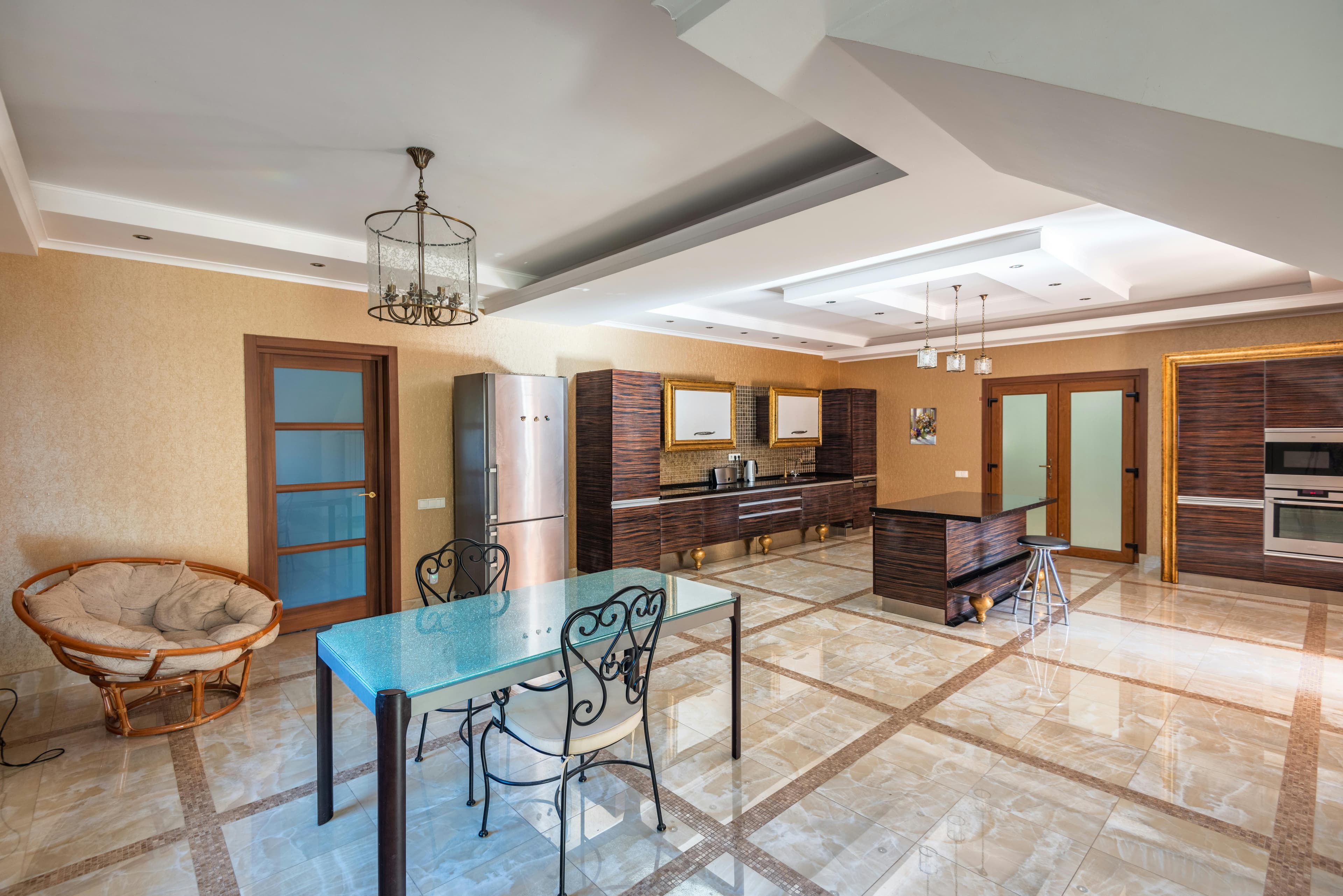 Flake flooring finish